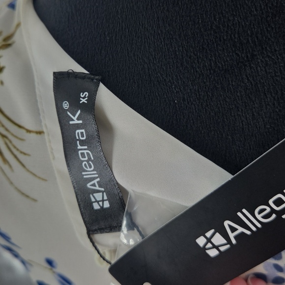 Floral Blue and White Women's Dress NWT - Picture 16 of 16